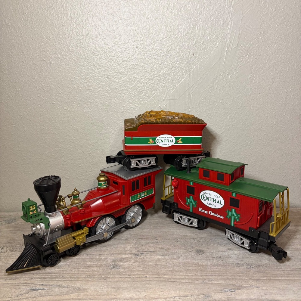 Lionel North Pole Central Lines Christmas Train Set Locomotive Tender Caboose